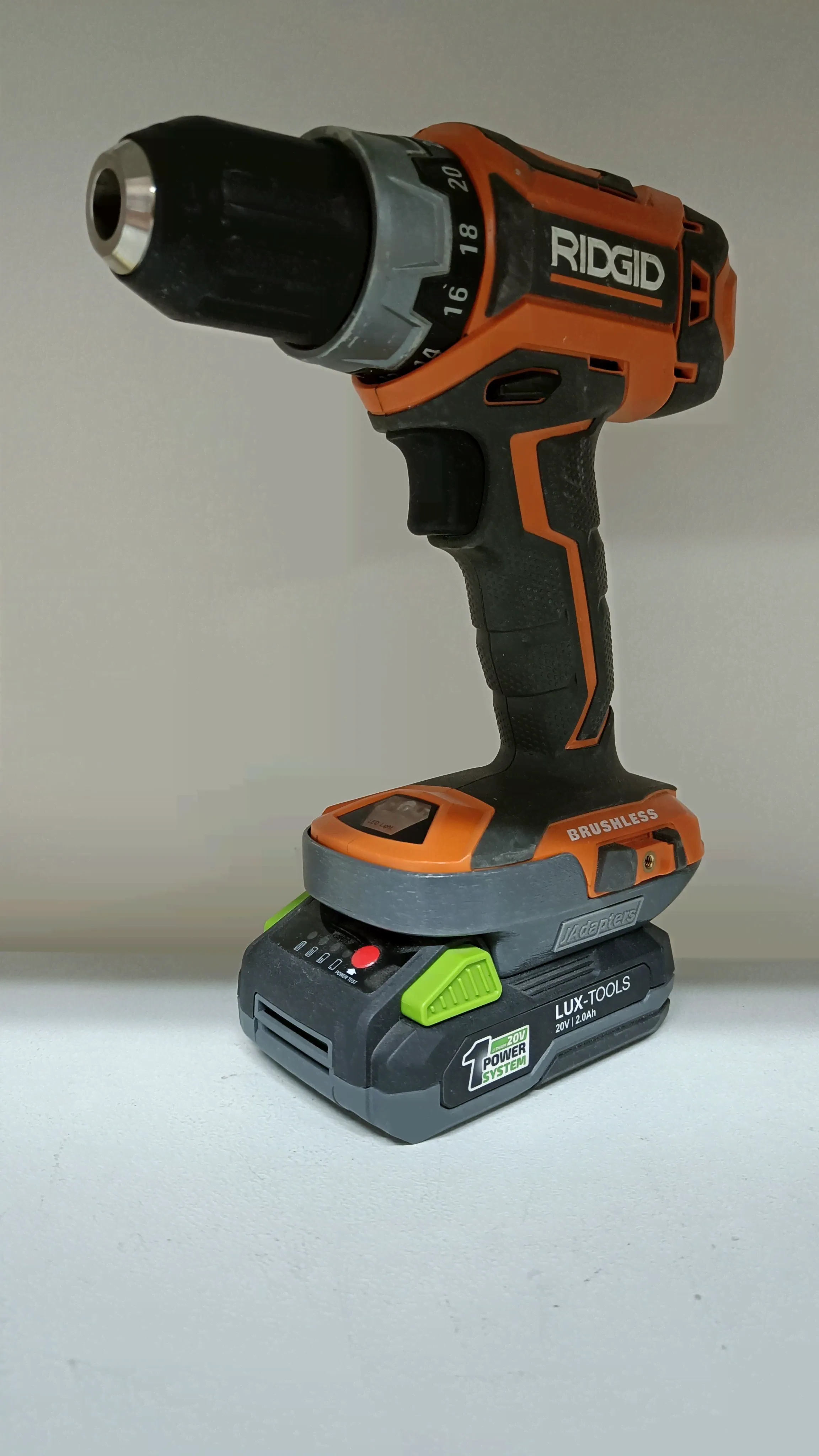 Адаптер (переходник) для аккумулятора Lux-tools 20V - к инструменту AEG ( Ridgid ) 18V-0